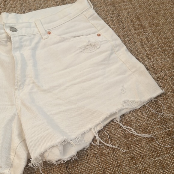 Gap White Low Rise Stride Denim Jean Shorts Cutoff Distressing size 10 / 30 - Picture 3 of 6